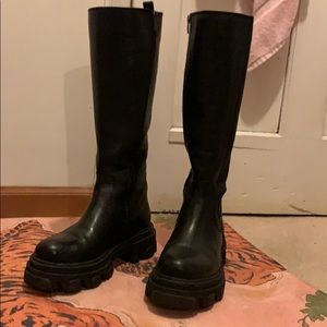 Steve Madden black boots
